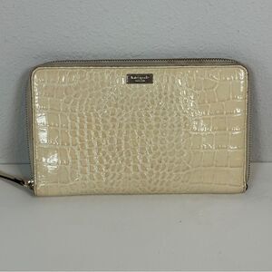 Kate Spade Knightsbridge Large Travel Wallet Ivory Embossed Leather